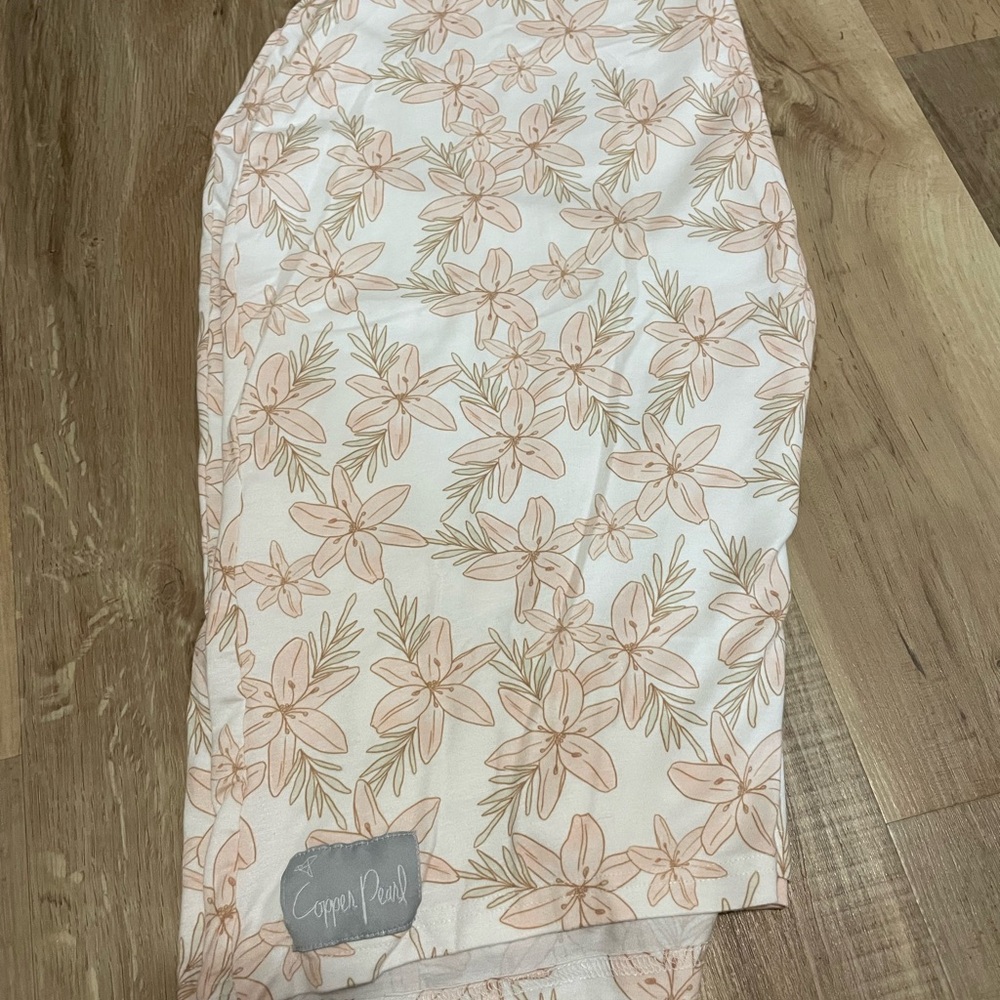 Copper Pearl Floral Swaddle Blanket - Pink and White